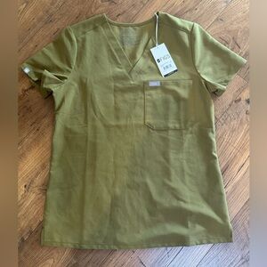 FIGS Catarina women’s scrub top in Martini Olive size XS